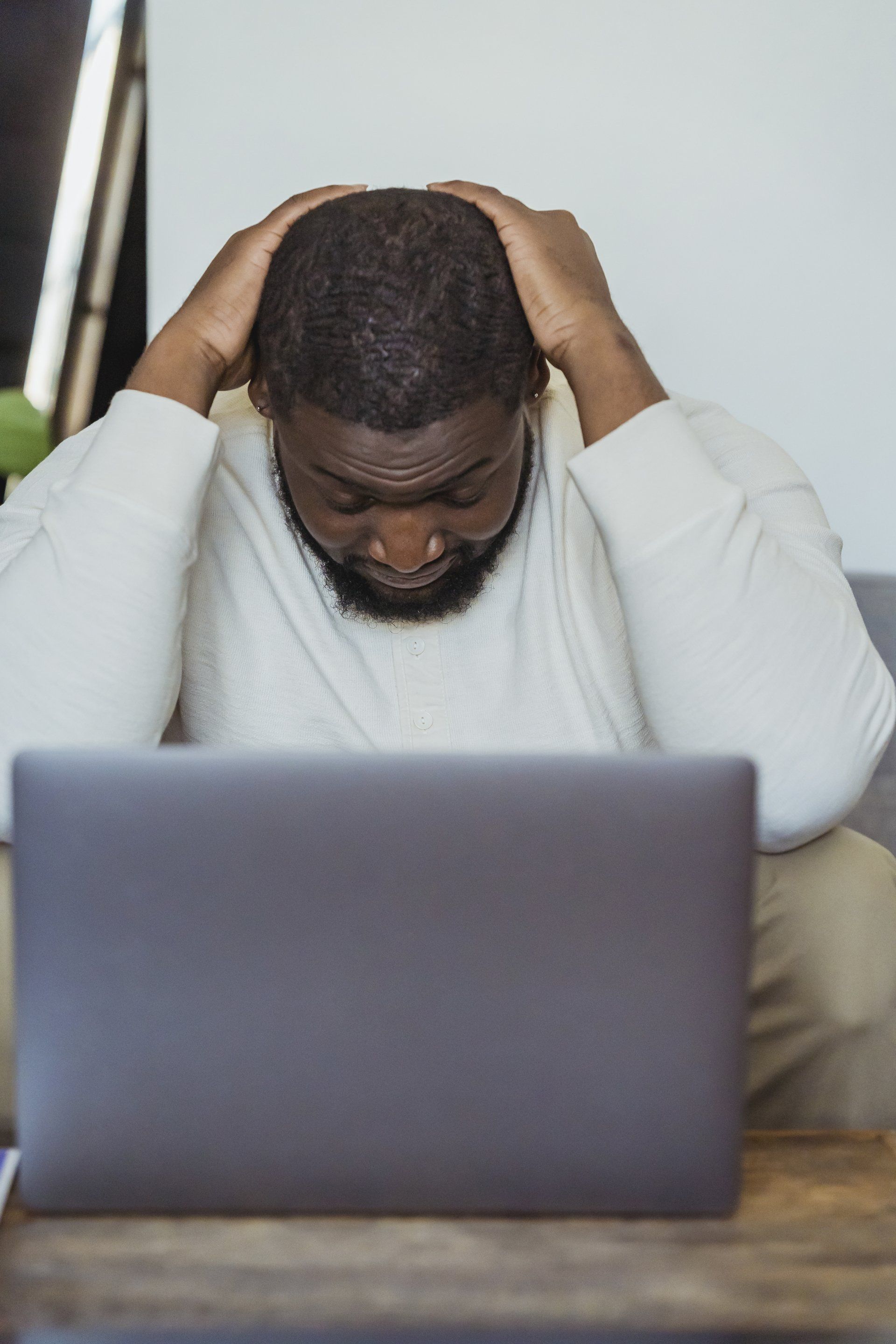 RSI (Repetitive Strain Injury) is een verzamelnaam voor spier- en gewrichtsklachten aan handen, polsen, armen, schouders, en/of nek. Massage behandeling.