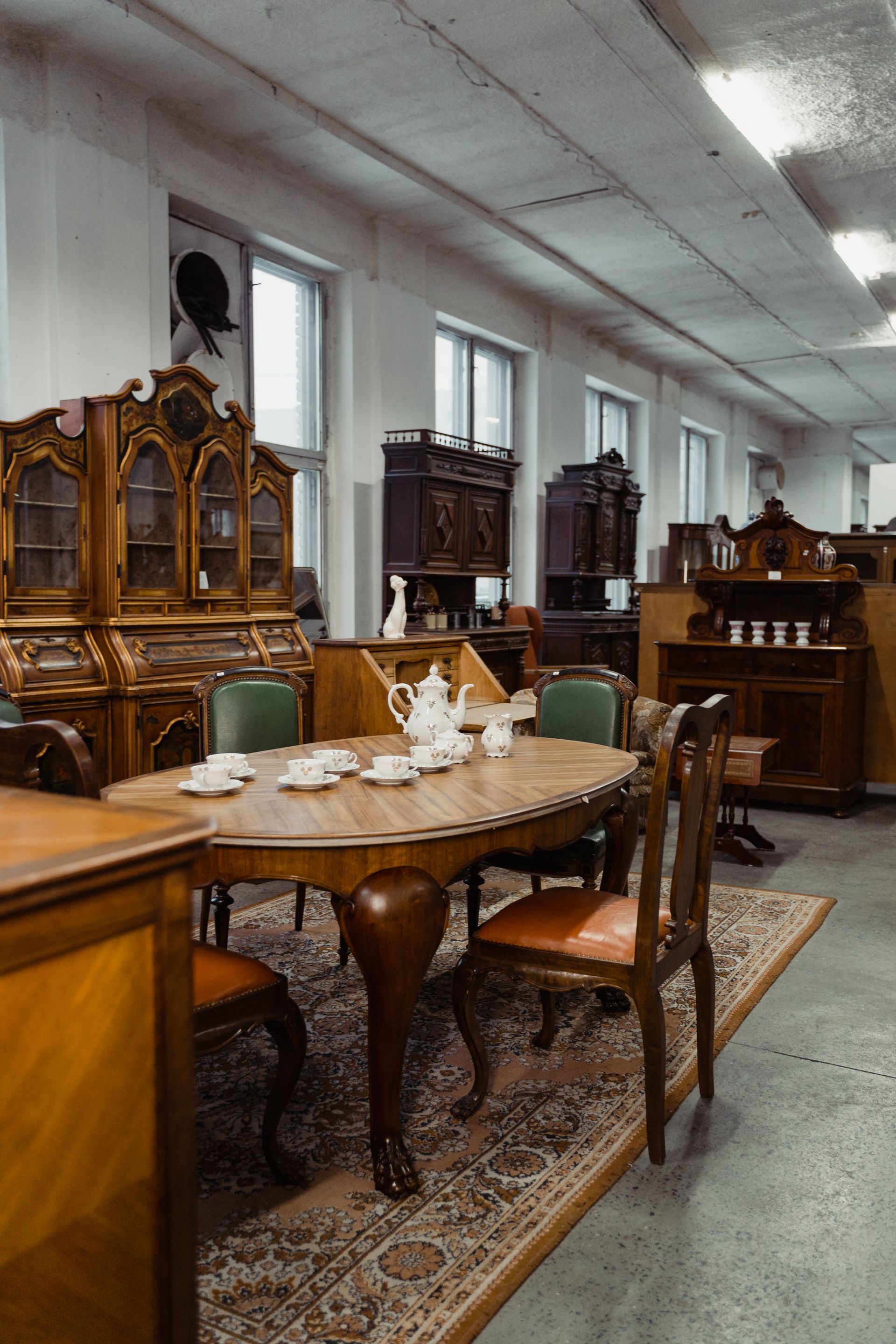 There is a table and chairs in the middle of the room.