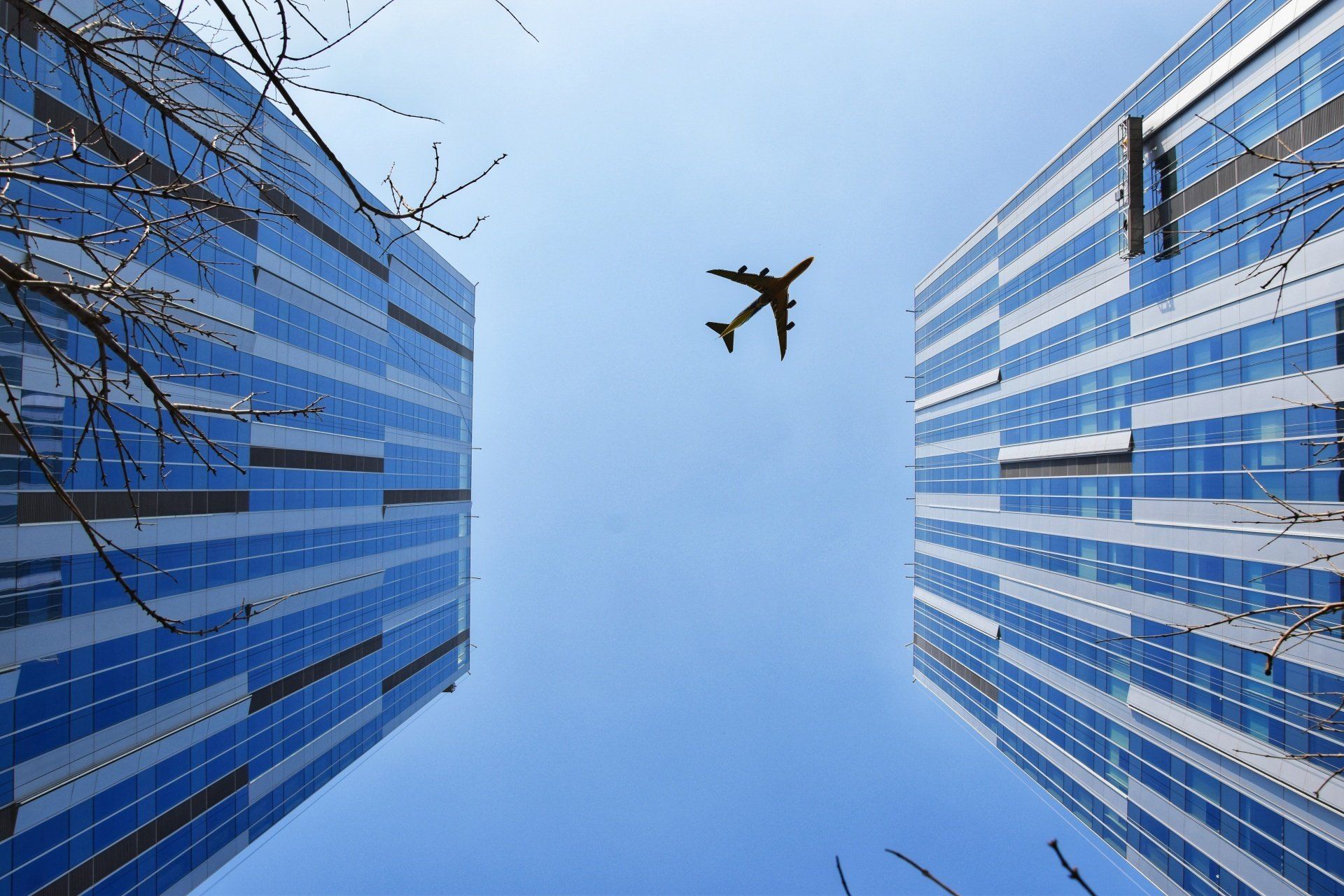 Decarbonization, construction law, building energy efficiency, carbon emission, sustainable, tall building, skyscraper 