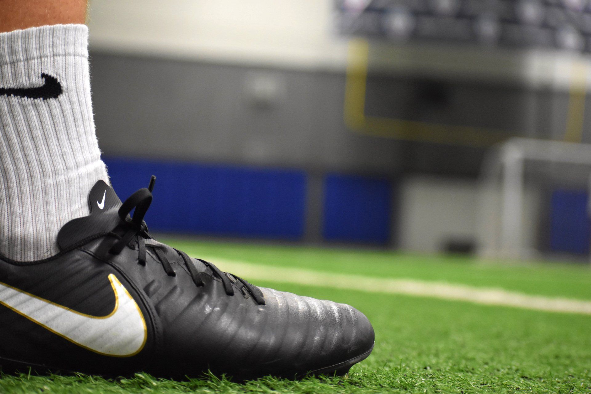 Pied dans chaussure de foot