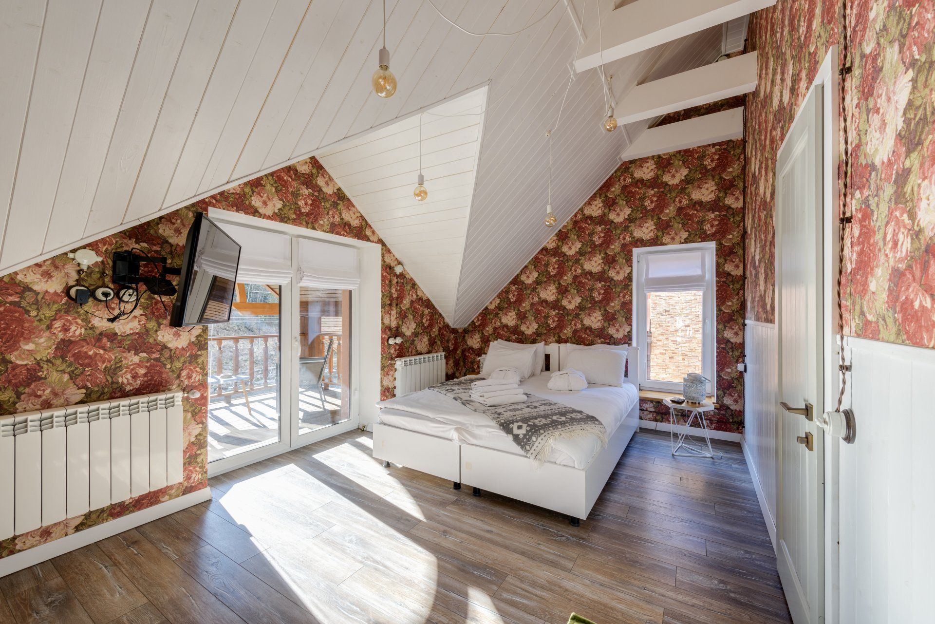 A well-wallpapered room