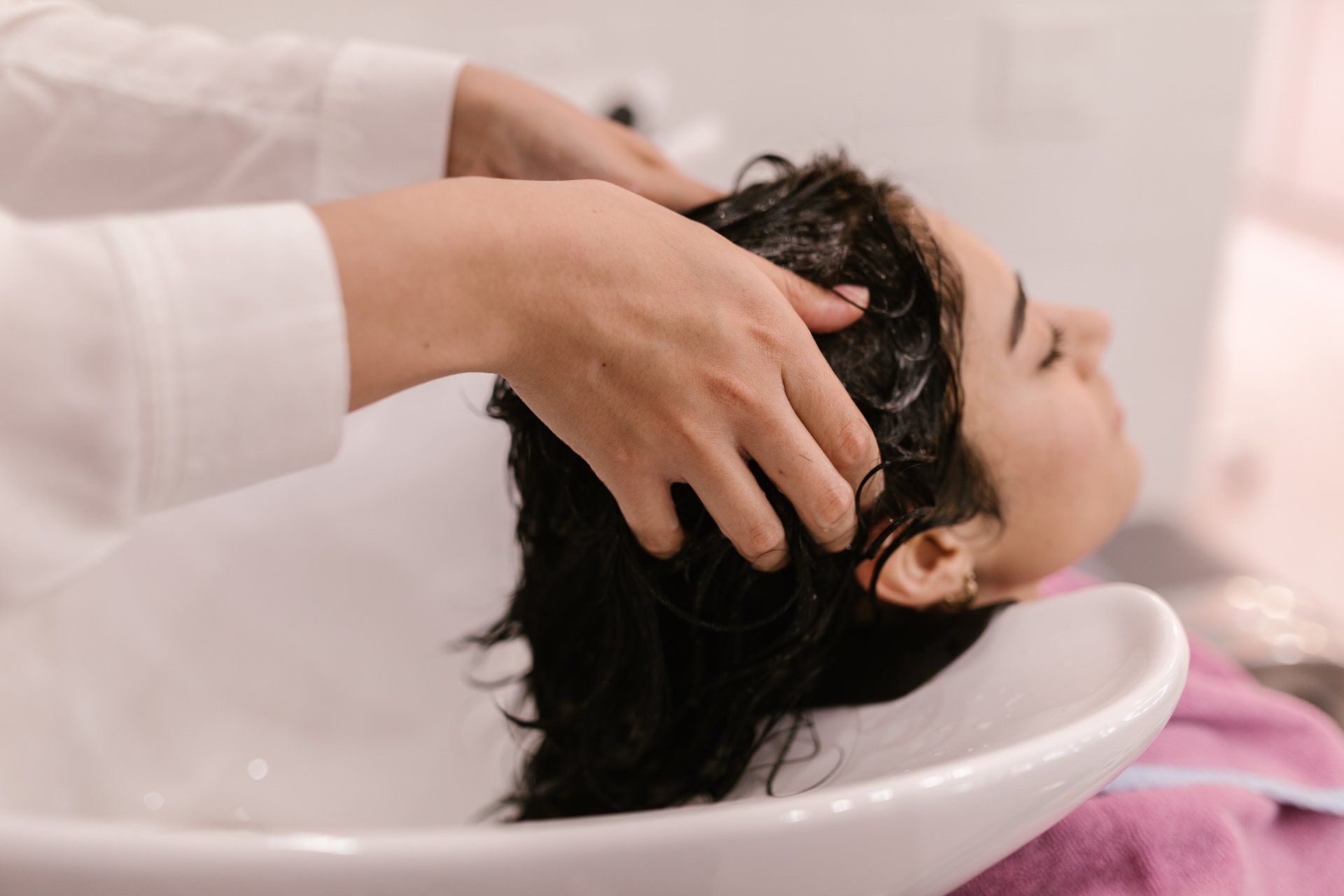 Pangea Day Spa's Japanese head massage. Including a Detoxifying massage, Mini Facial, Scalp Deep Cleansing, Steam treatment, and Aromatherapy.