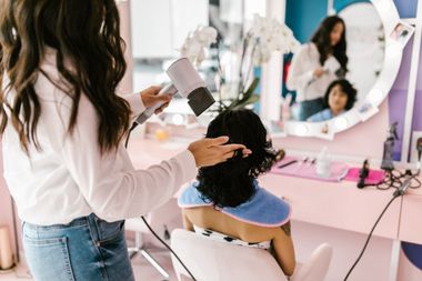 wash and blow dry, beauty salon