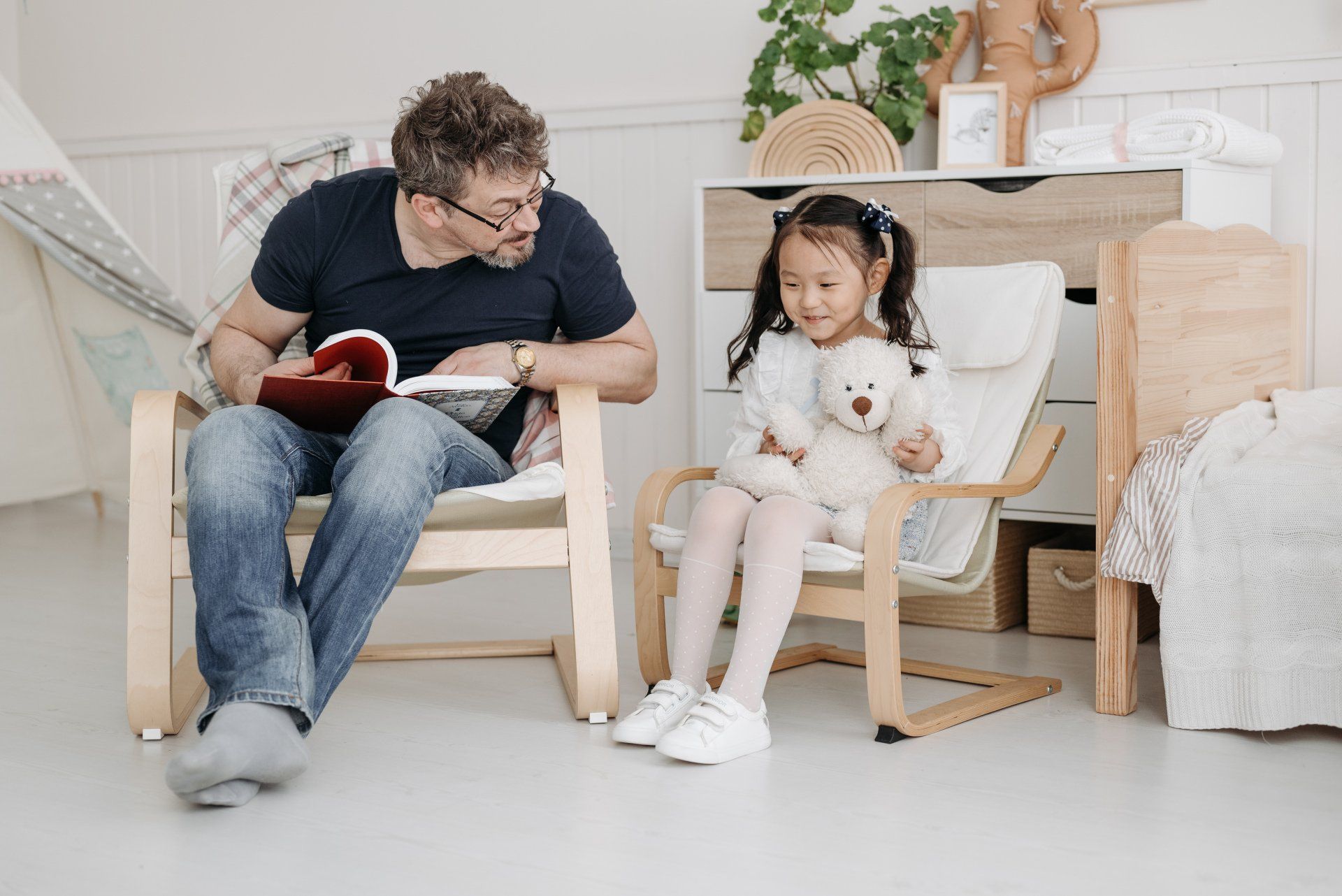 papà single con bambina adottata