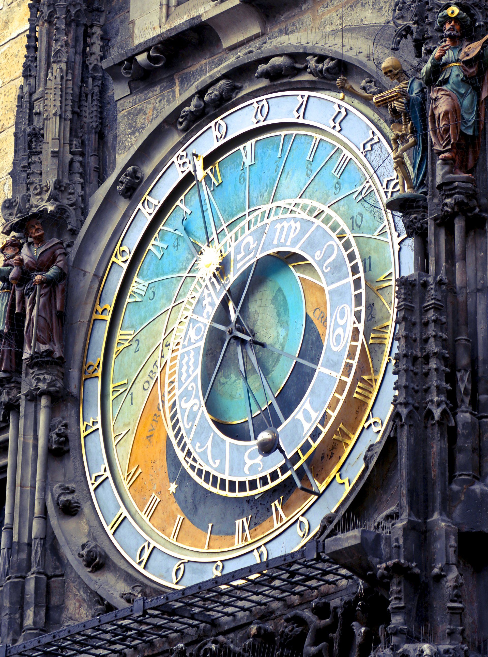 A large clock on a building shows the time as 4:20