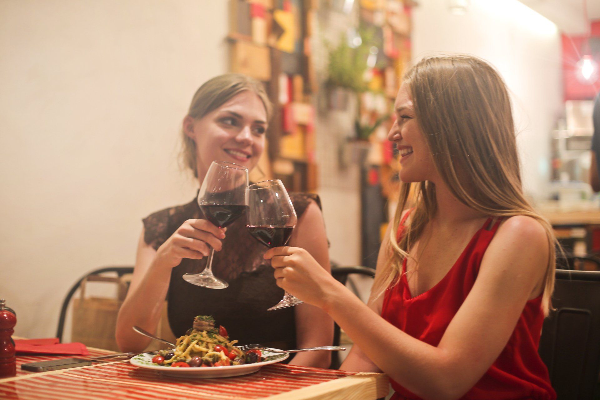 Bespaar tip van de dag; Zo ga je goedkoop uit eten