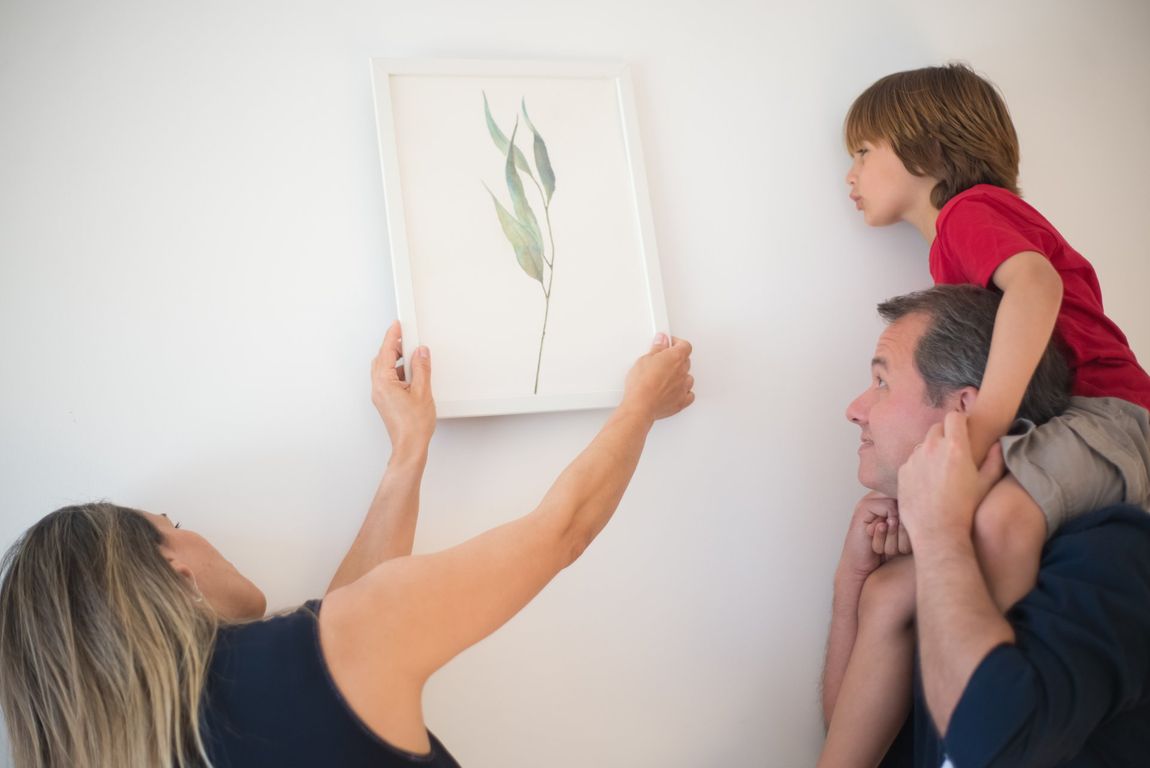 hanging picture