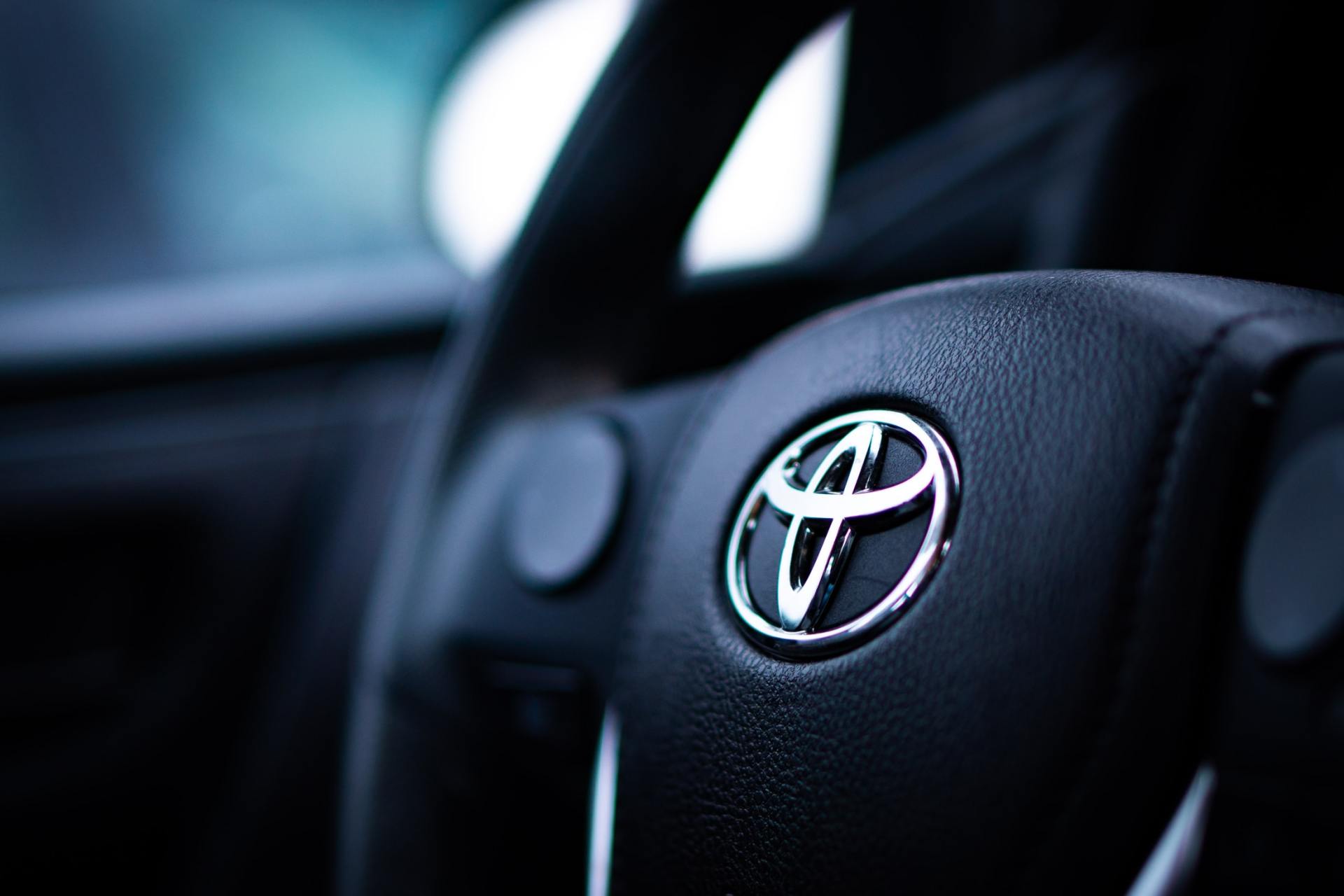 Toyota engine oil inspection and service