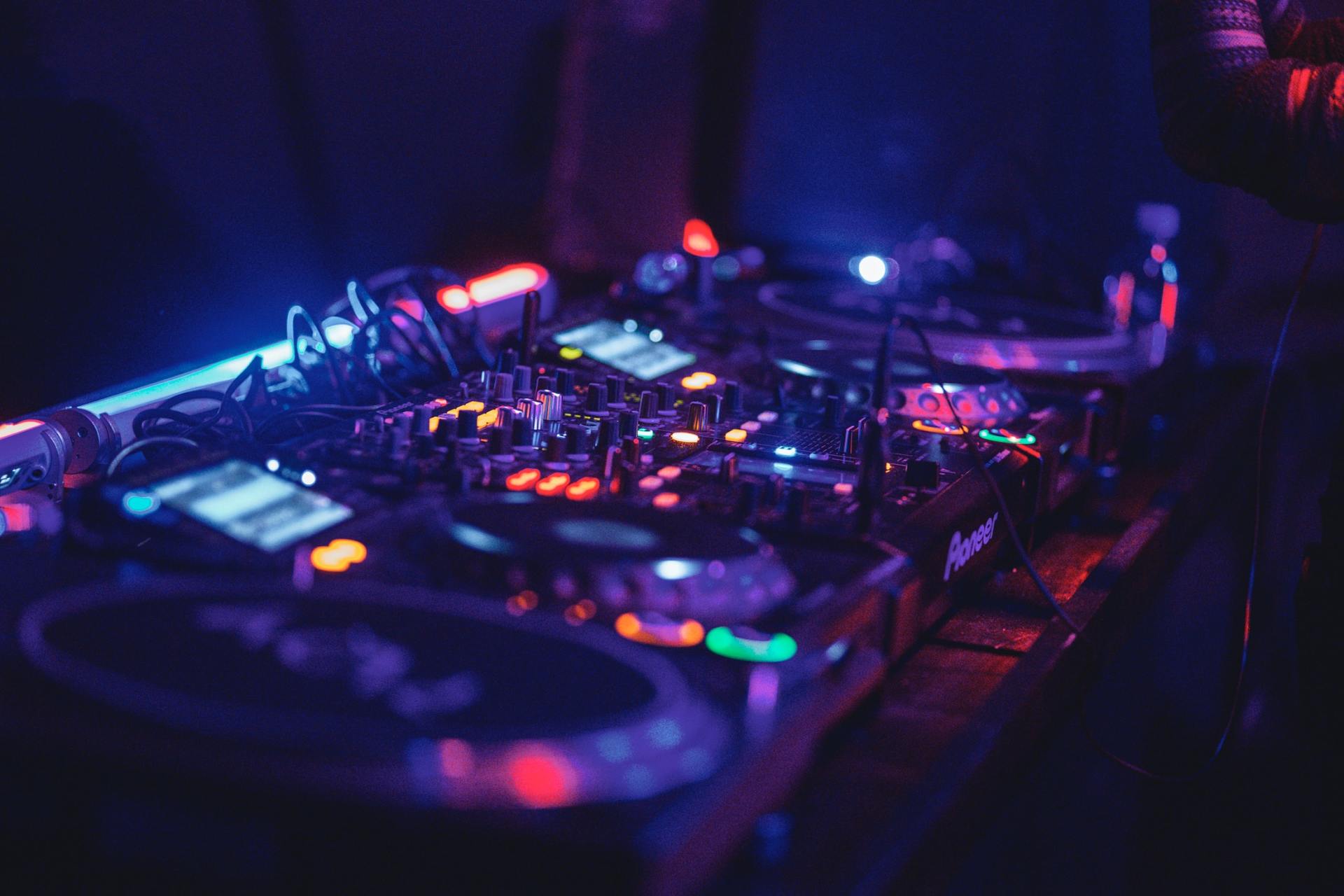 dj