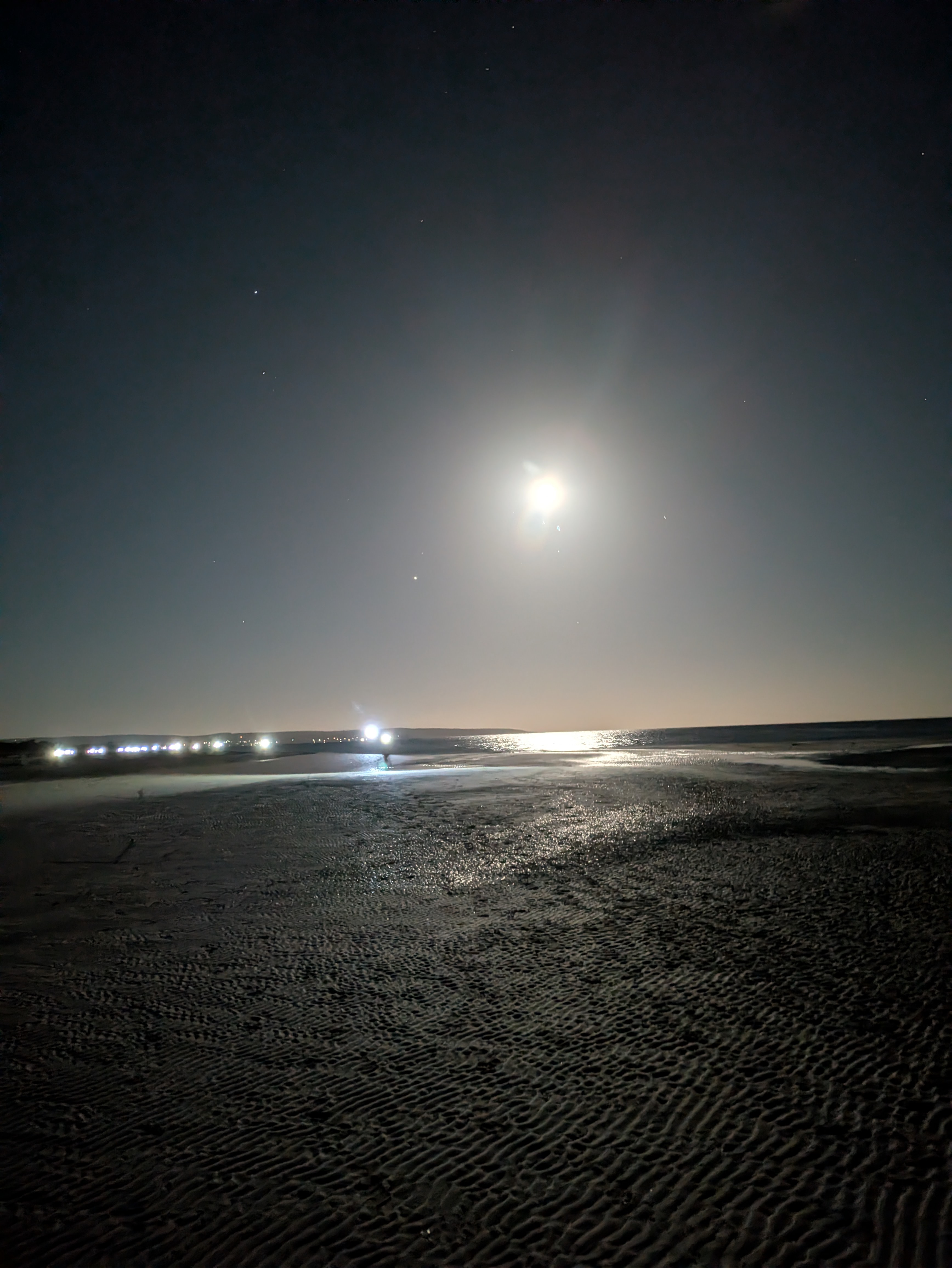 Sandman 50 is a 50km race. Under a full moon and low tide the course follows the waters edge around Geogrpahe Bay. Starting from the Old Dunsborough boat ramp, the out and back course turns at the Busselton Jetty. The course is on the beach, with the nominal race line being within 3 metres of the water’s edge.